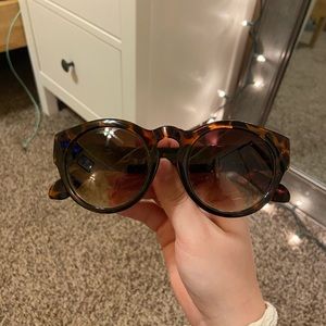 UO tortoise shell sunnies